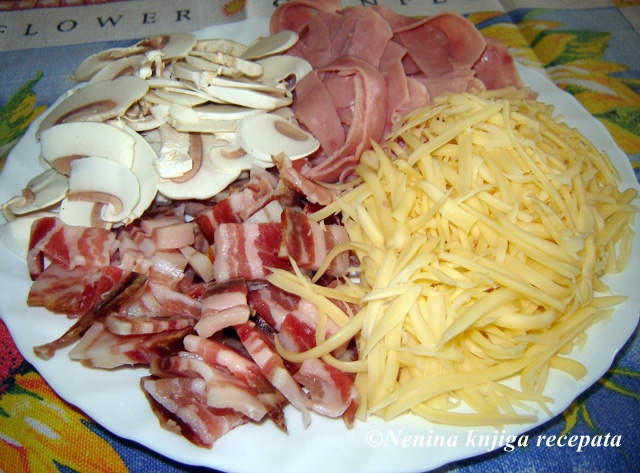 pizza s pancetom satojci